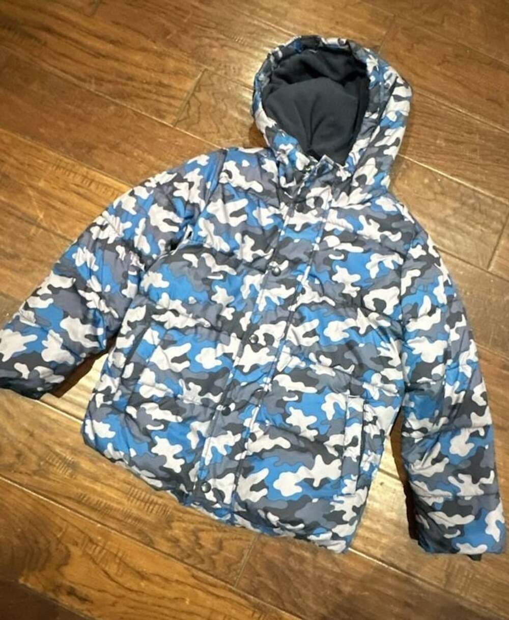 Amazon Essentials Puffer Jacket Size M (8) Blue Camo Hooded Winter Coat